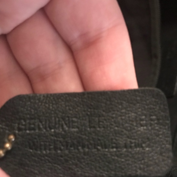 Vintage black leather purse with adjustable strap - Picture 6 of 6